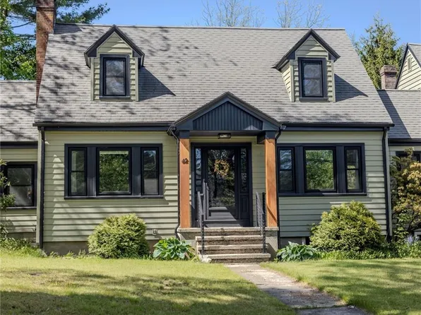 42 Mechanic St, North Smithfield, RI 02896