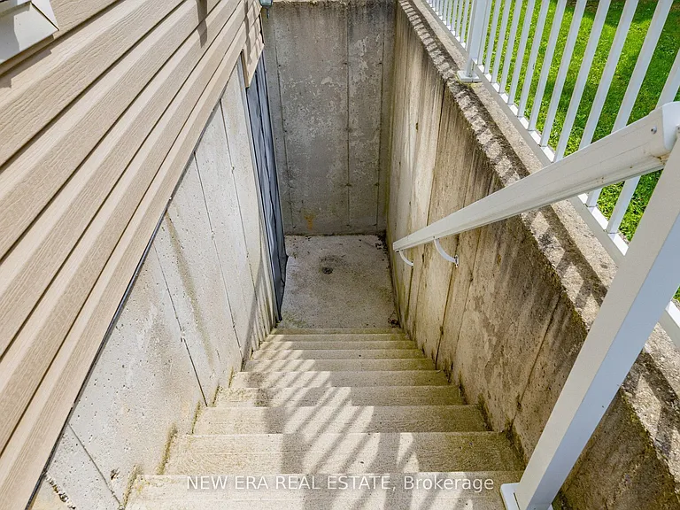 1031 Lake Dr N #LOWER — Photo 10