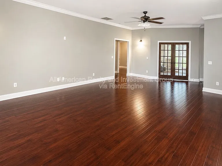 598 Emerald Ln — Photo 5