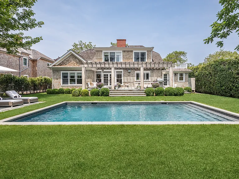 76 Bellows Ln — Photo 1