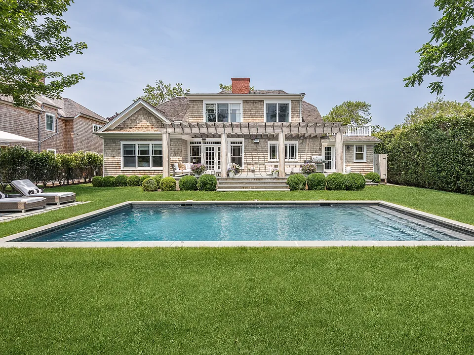 76 Bellows Ln