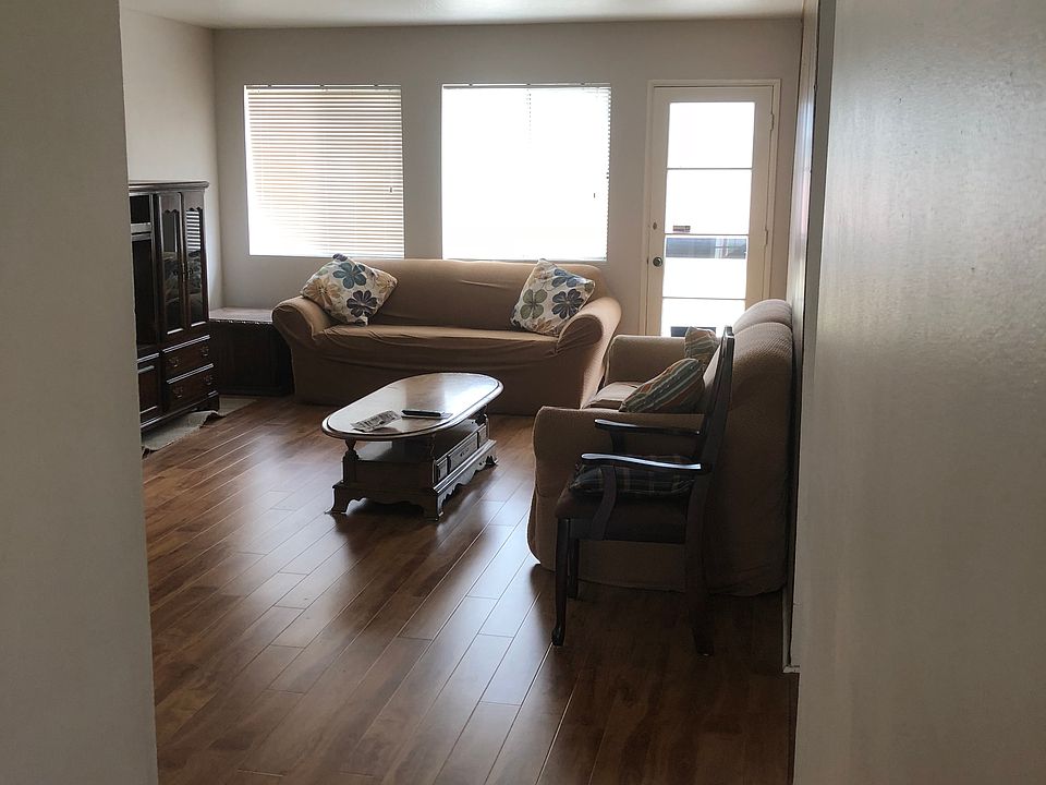 2nd image of 1154 W Chateau Ave
