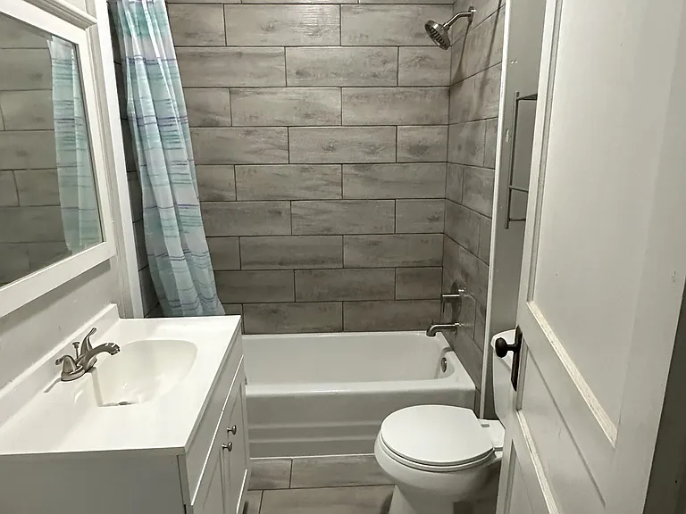 1110 Grand Ave NW — Photo 5