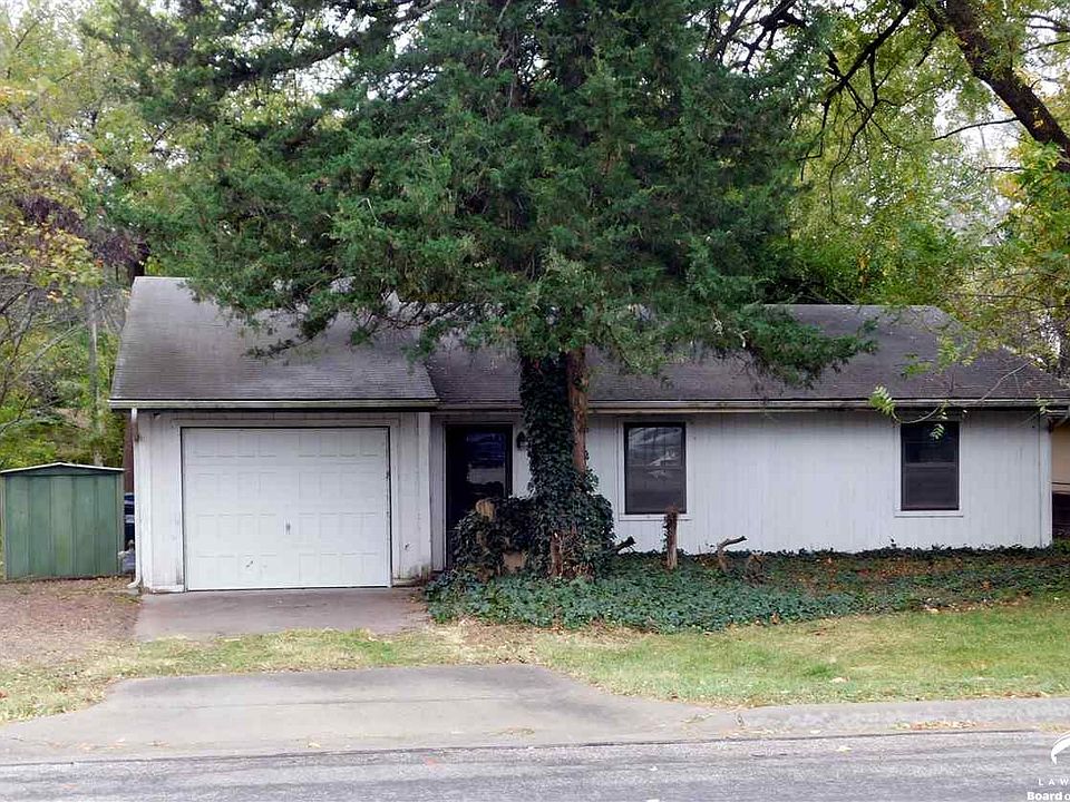 2nd image of 704 Hickory St
