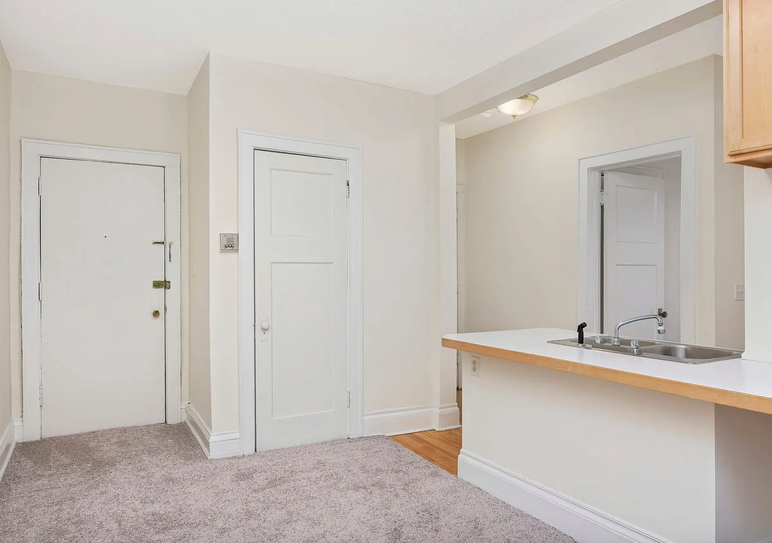 2871 Irving — Photo 1