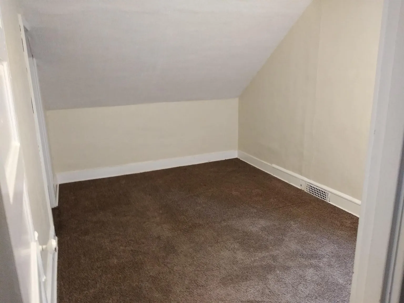 1826 Bell - 1826A — Photo 3