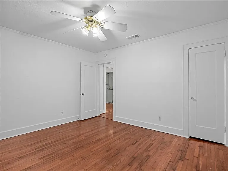 3221 Greene Ave — Photo 12