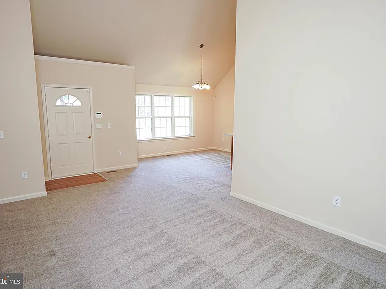 935 Queen Ave — Photo 10