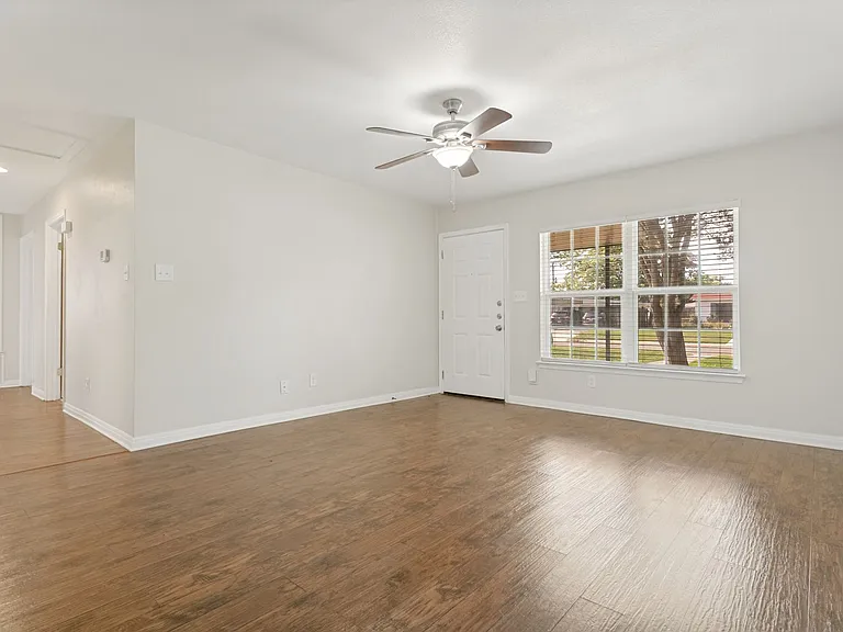 163 Antrim Dr — Photo 9