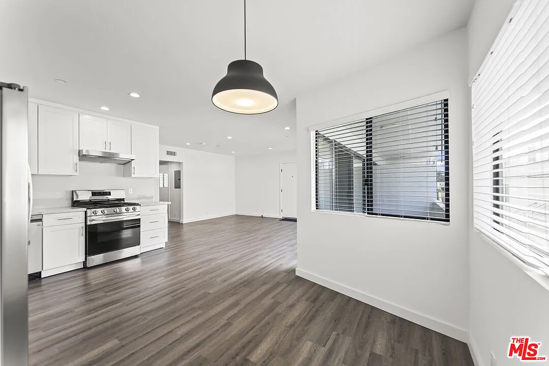 2 bed, 2.0 bath, 1050 sqft, $5,000 — Photo 4