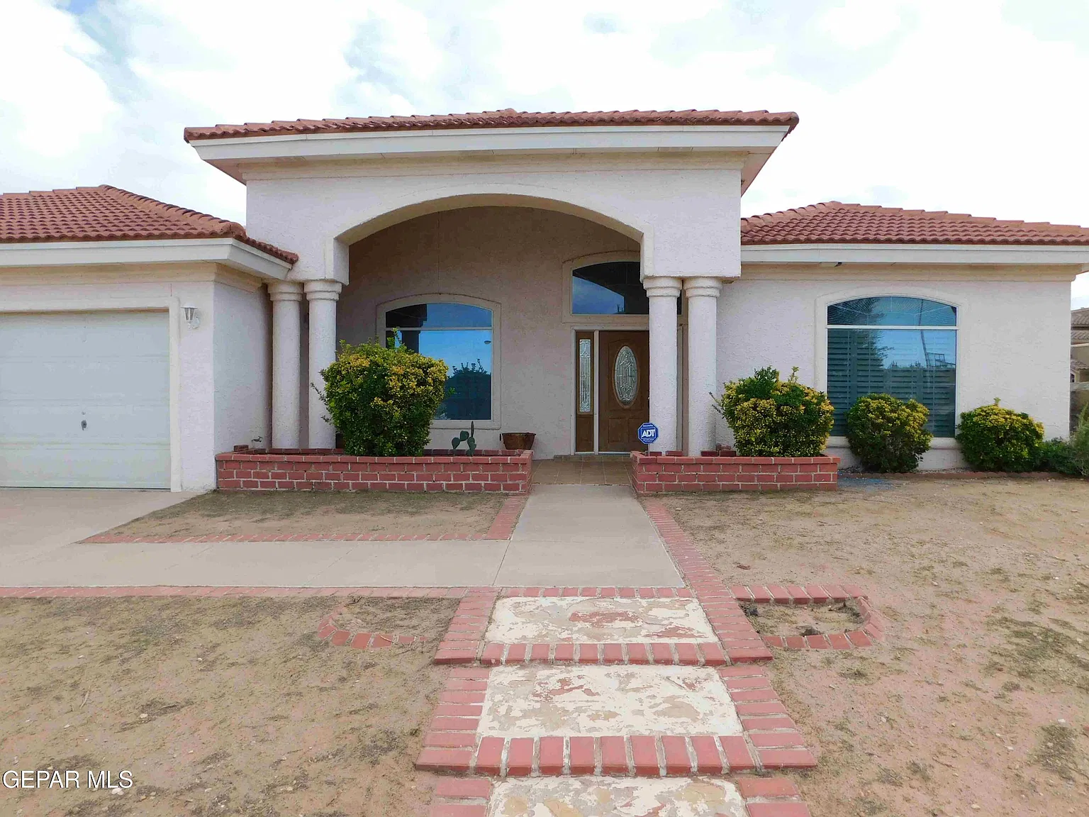 4 bed, 3.0 bath, 2804 sqft, $2,300 — Photo 2