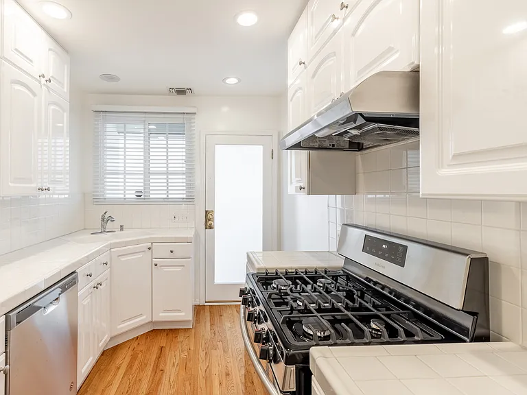 1416 Kelton Ave #1416.5 — Photo 9