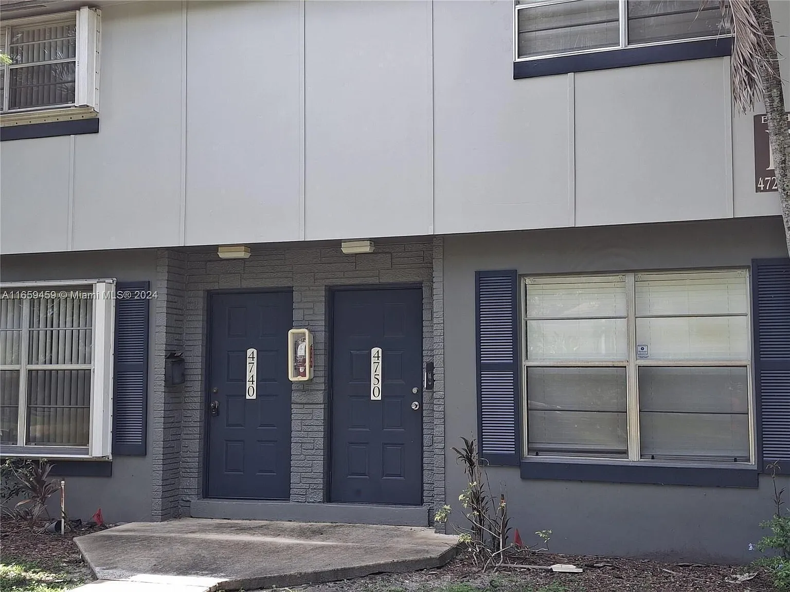 2 bed, 1.5 bath, 938 sqft, $2,400 — Photo 1