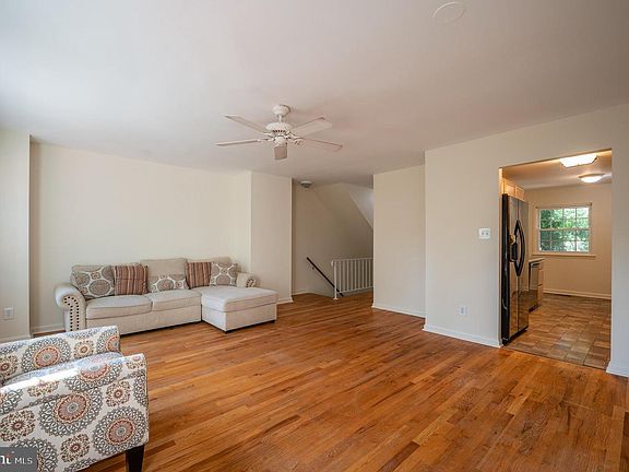 4th image of 14839 Bodley Sq