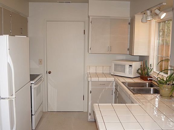 4th image of 503 SE 95th Ave