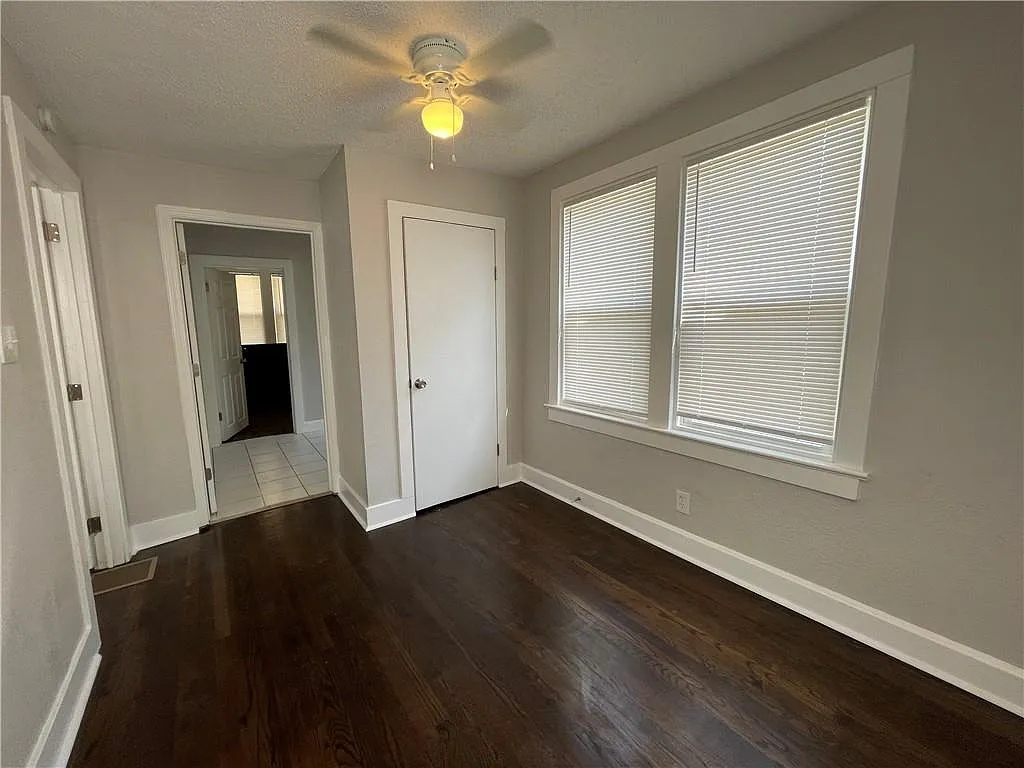 2 bed, $950 — Photo 3
