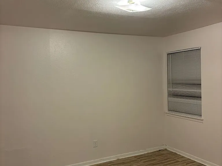 Pleasun Apartments at Pleasant — Photo 2