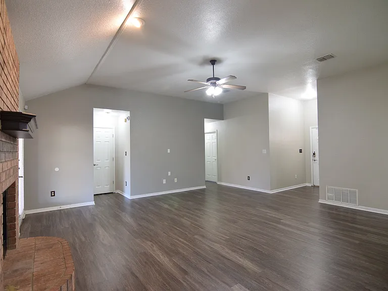 4202 Capri Dr — Photo 11