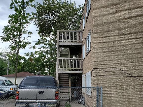 4th image of 5401 S Wood St