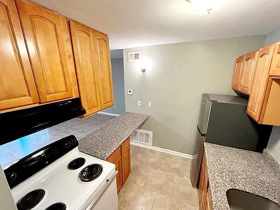 4th image of 1215 Truxton St #7