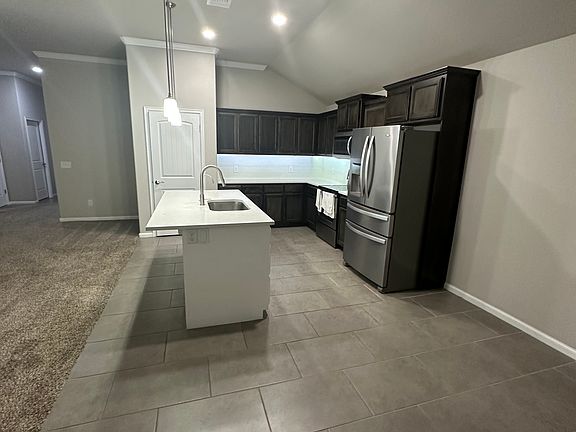 5th image of 906 Brookhollow Dr