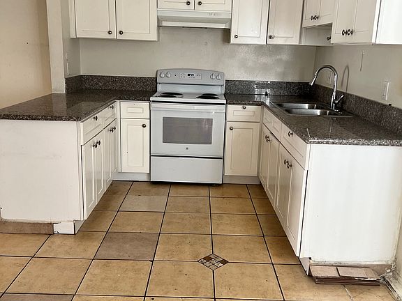 2nd image of 15825 Saticoy St #20