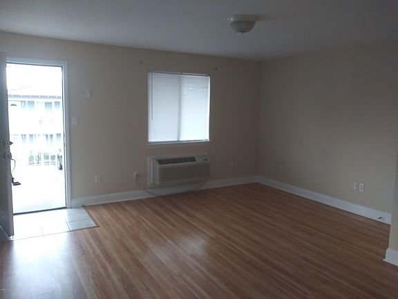 2nd image of 1664 Beach Blvd