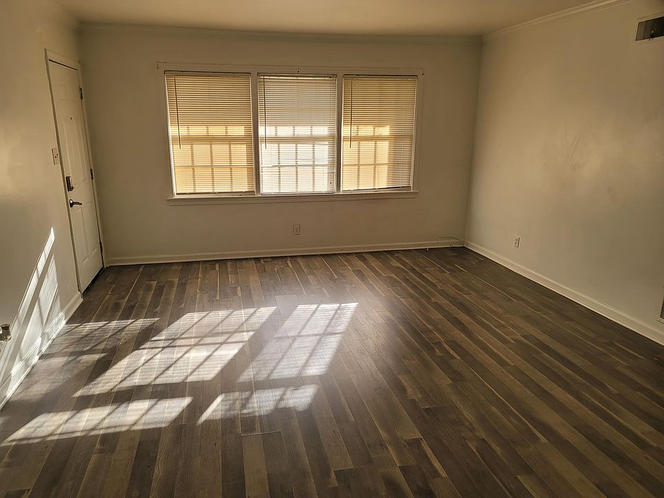 2nd image of 28 Thackery Pl APT 1