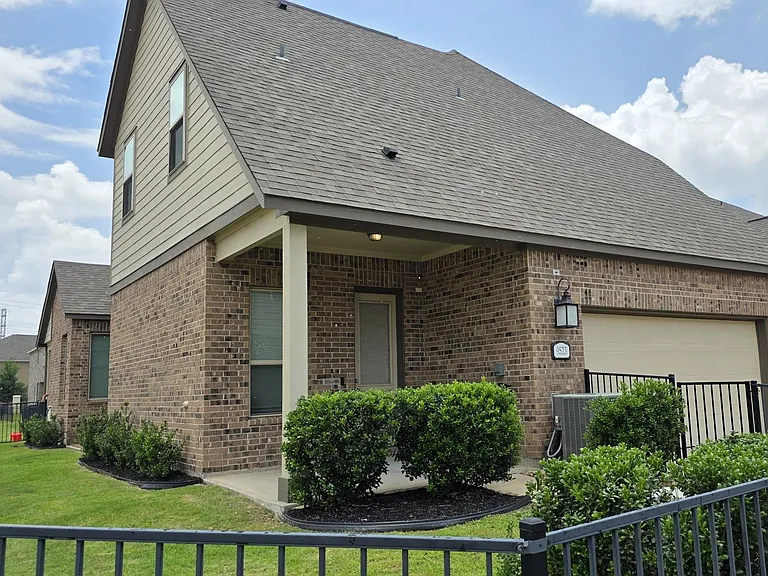 9523 Caddo Ridge Ln — Photo 3