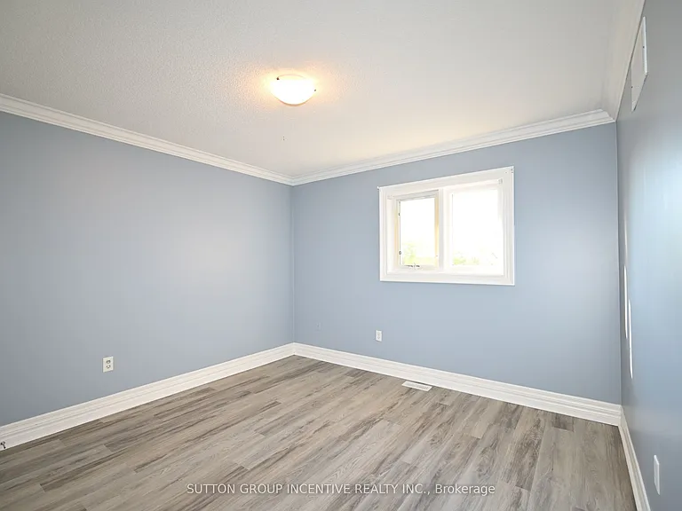 28 Silvercreek Cres #UPPER — Photo 17