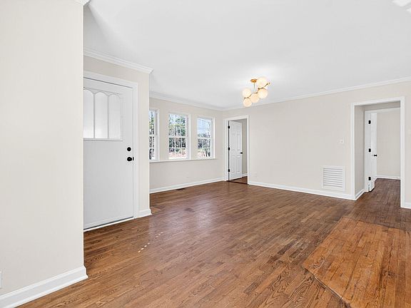 5th image of 2108 Wake Forest Rd