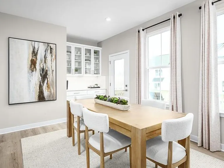 4 Friendship Ct — Photo 20