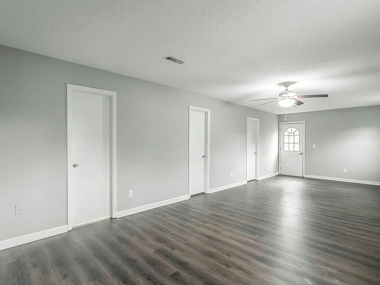 1109 Mcbrien Road — Photo 7