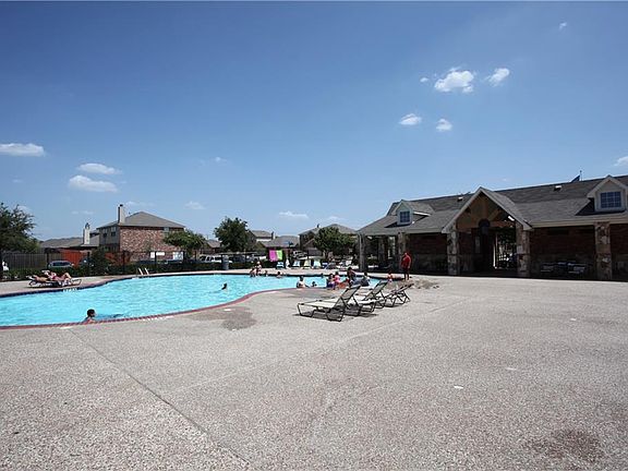 4th image of 5113 Sandra Dr