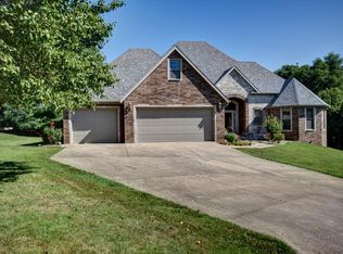 548 Thunderbird Dr, Rogersville, MO 65742