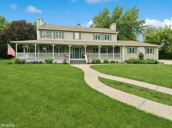 21300 W Beechwood Ct, Mundelein, IL 60060