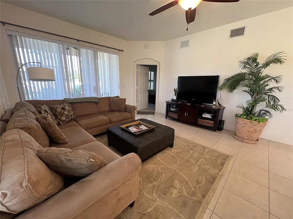 2 bed, 2.0 bath, 1306 sqft, $1,675 — Photo 4