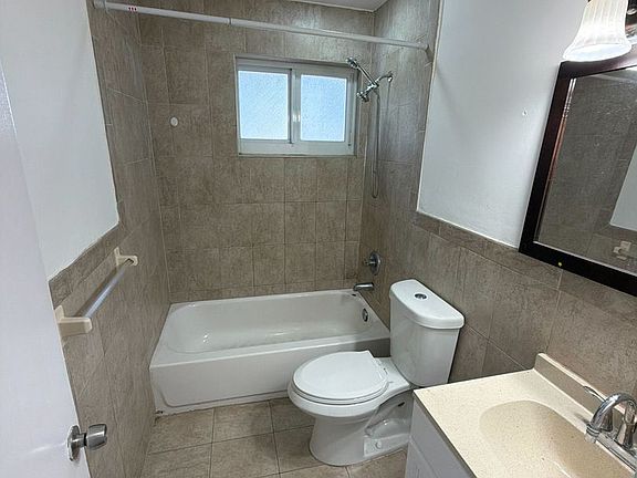 5th image of 1621 NW 16th Ave APT 5