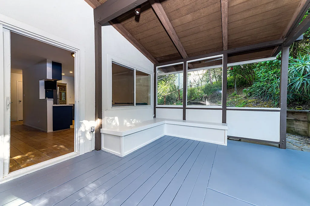 2 bed, 1.5 bath, 950 sqft, $4,200 — Photo 2