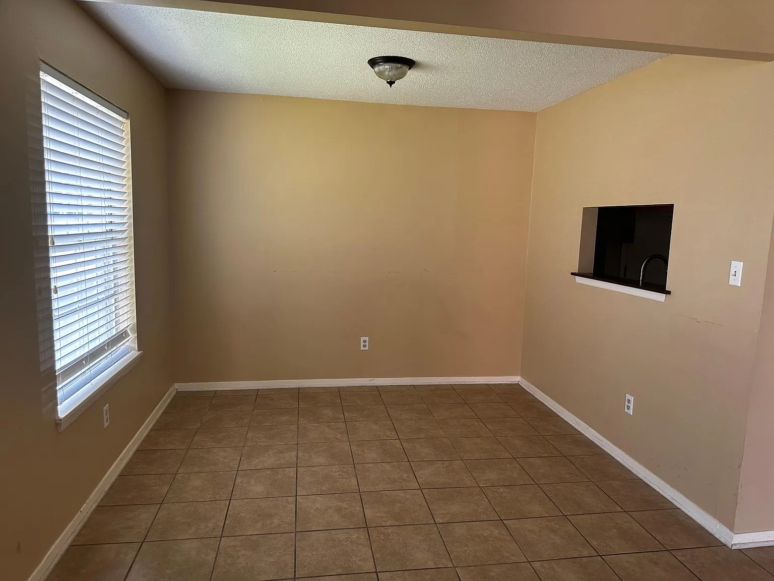 1118 Violet Avenue — Photo 3