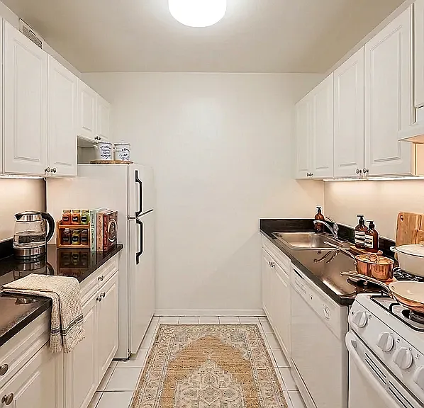 220 E 24th St #6A — Photo 3