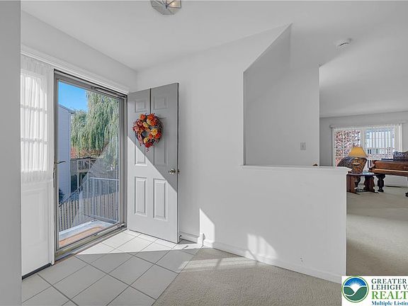 3rd image of 2879 Sequoia Dr