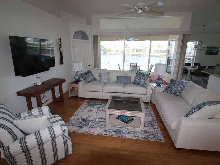 450 Sorrento Ct — Photo 7