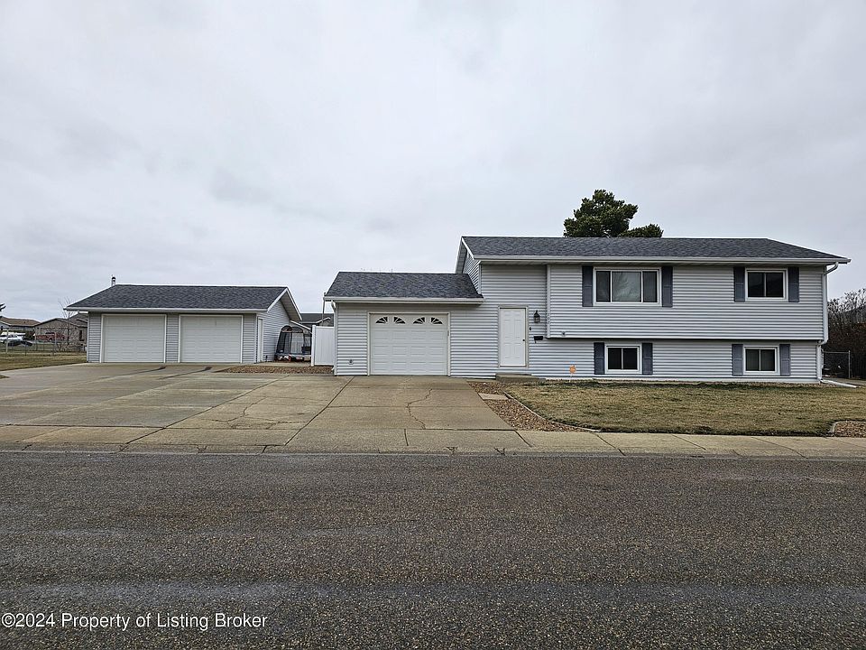 1st image of 702 28th St W