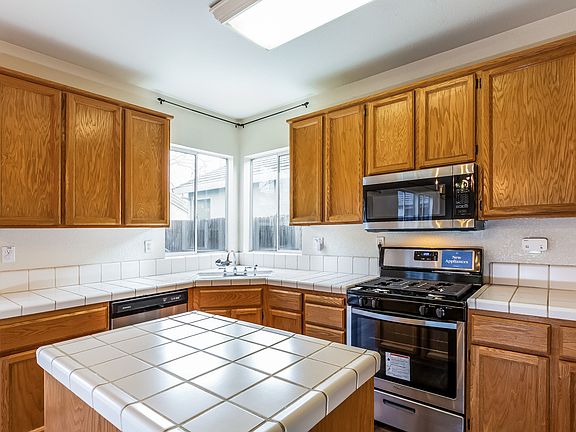 3rd image of 9476 Canmoor Cir