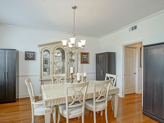 4th image of 421 Creekside Ct