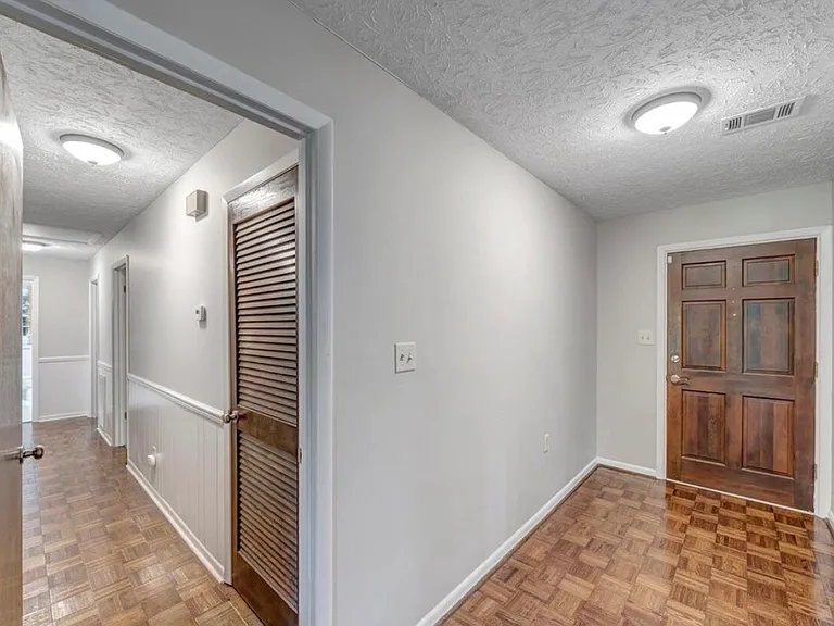 904 Chapel Ridge Dr — Photo 13