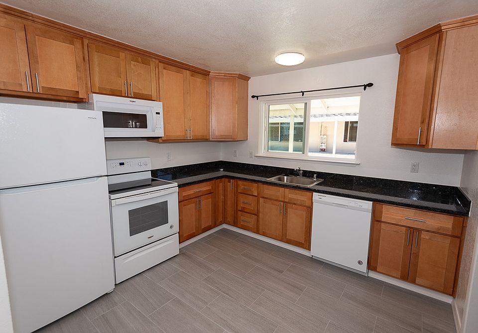 1st image of 1646 Latham St Unit 9