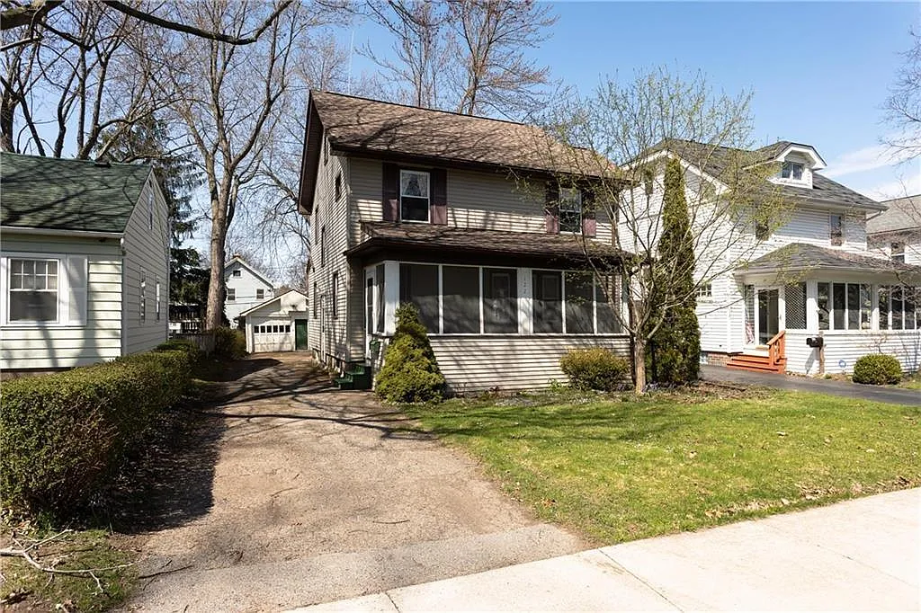 122 Holcroft Rd — Photo 1