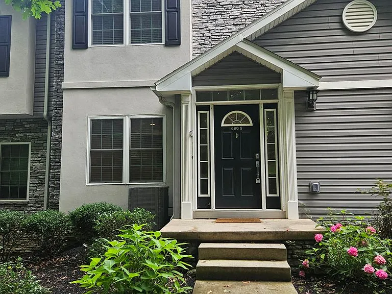 680 Oakwood Ave #G — Photo 1